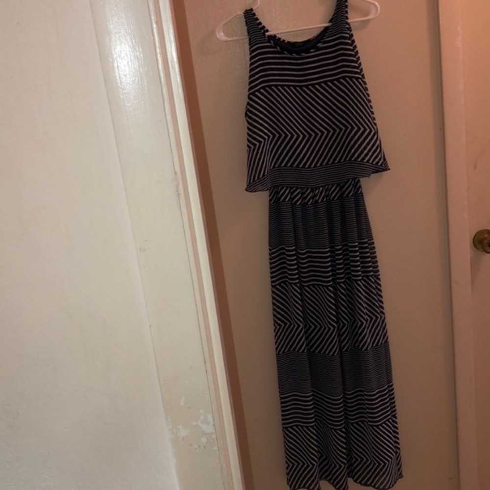 ROBERT LOUIS DRESS SIZE MEDIUM